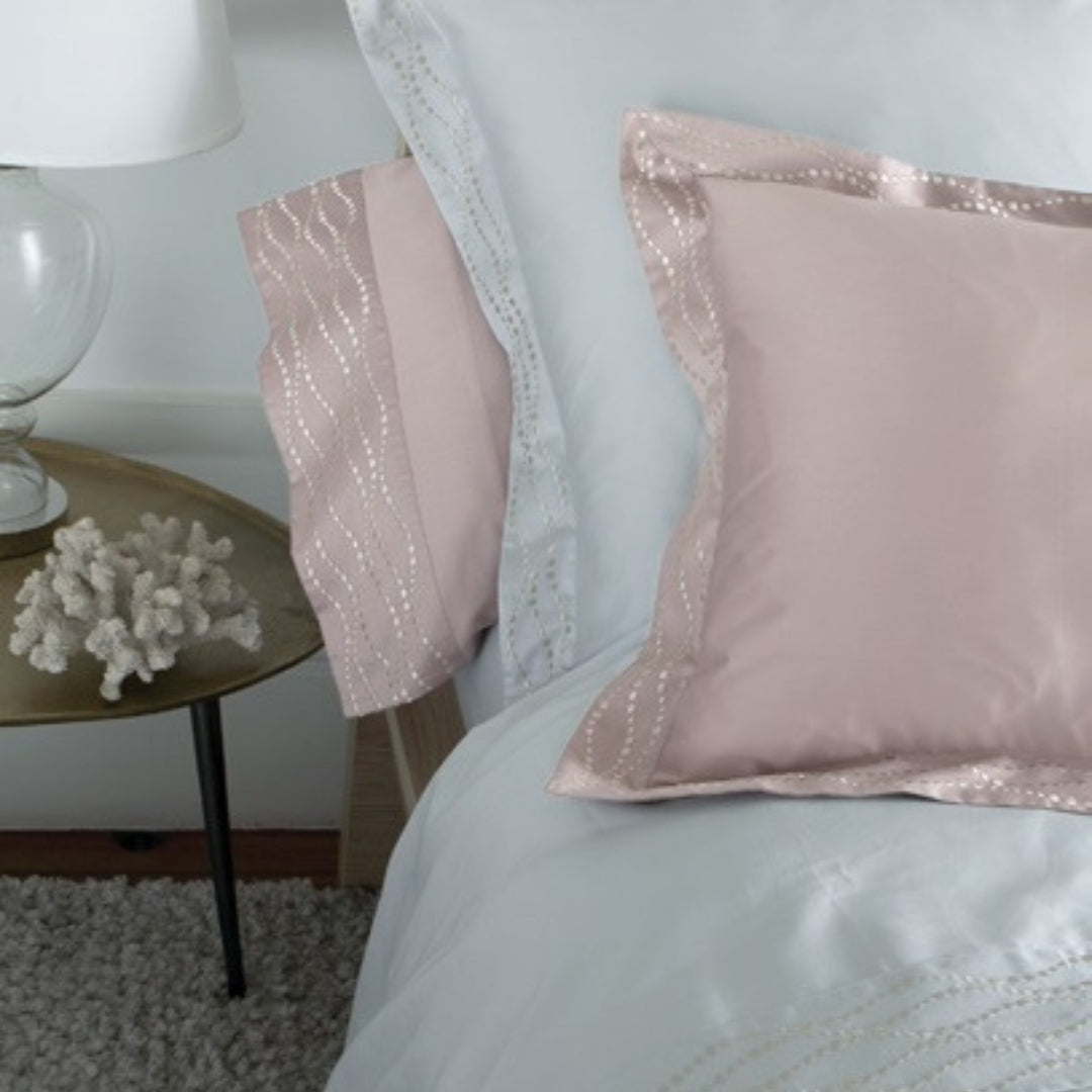 DUCHAMP satīna gultas veļa ar smalku izšuvumu