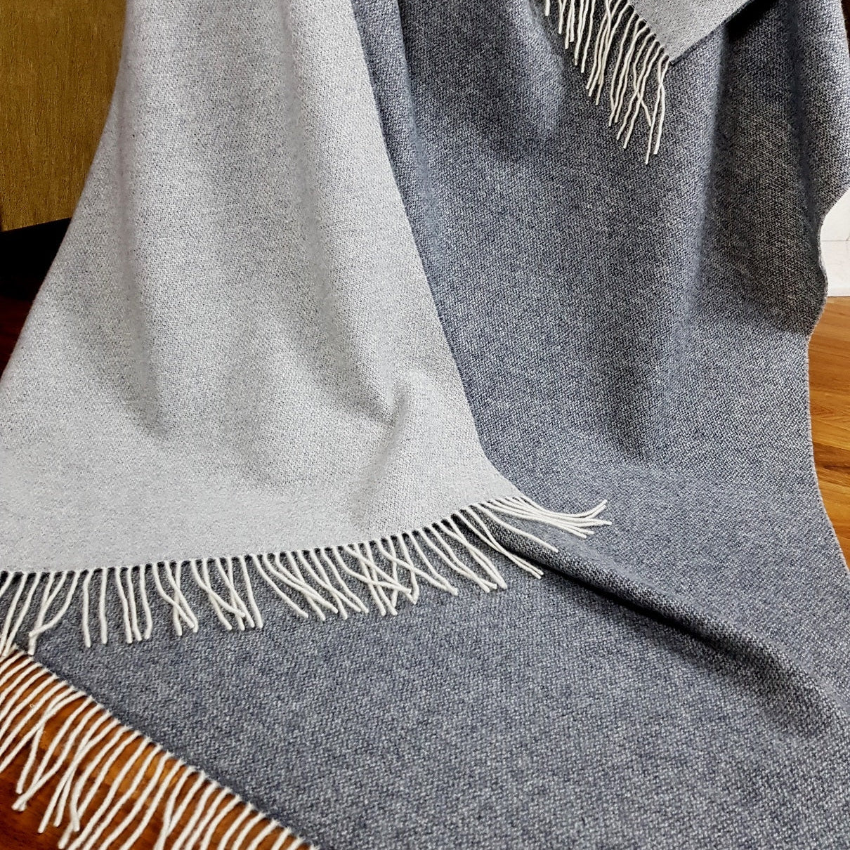 Pleds FARO DF dark grey/grey 140x200 90% merino vilna, 10% kašmirs