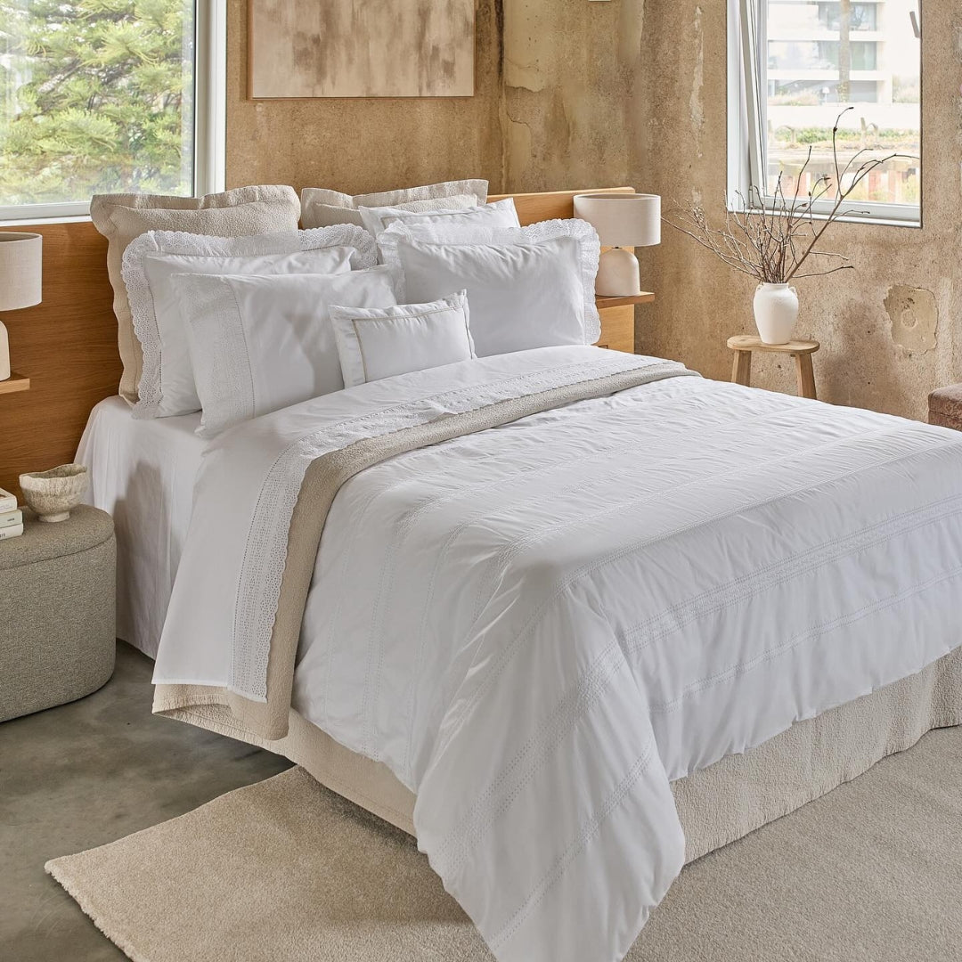 MARIA – vasaras gultas veļa ar izšuvumu un valāniem