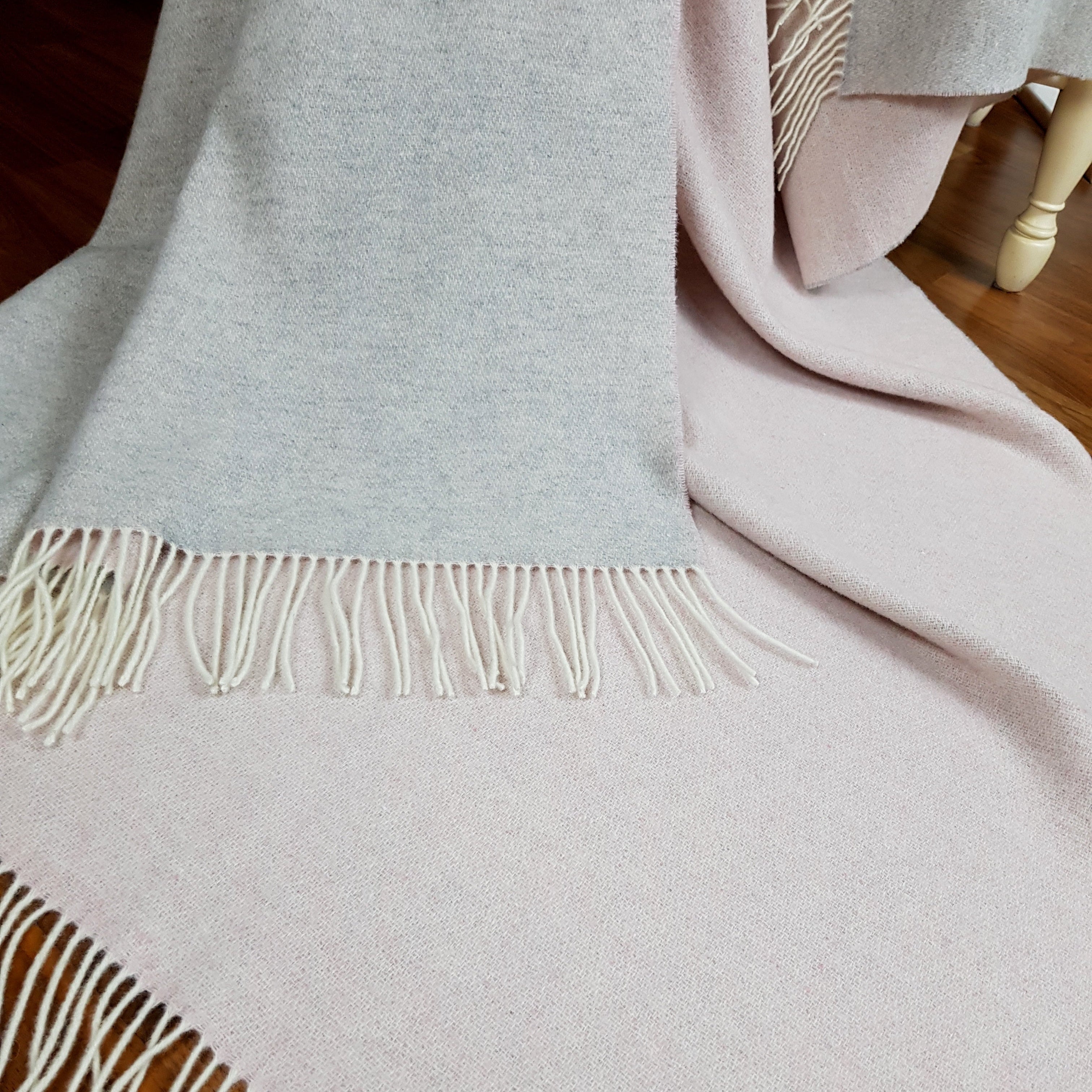 Pleds FARO DF rose/grey 140x200 90% merino vilna, 10% kašmirs