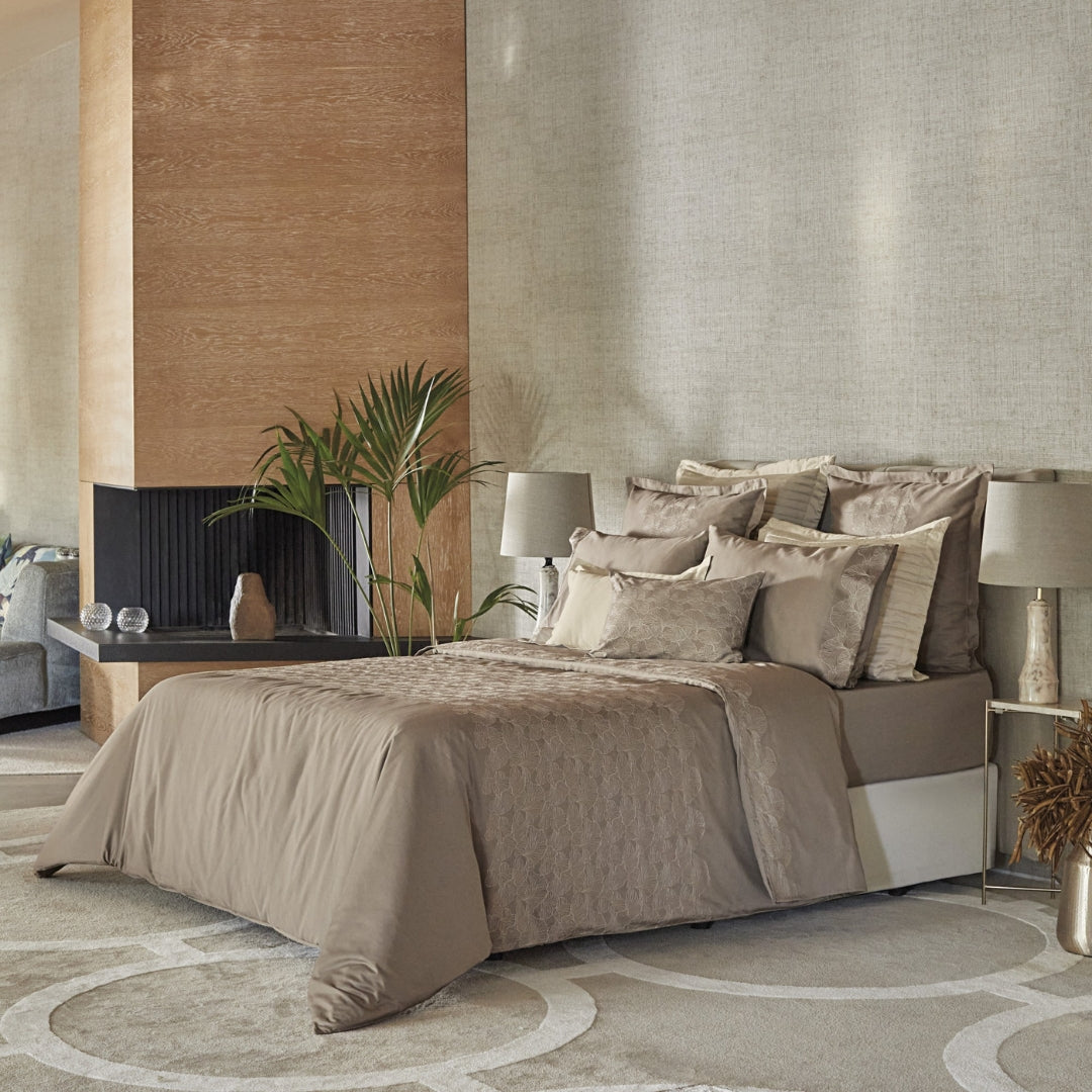 Gultas veļa NORI - satīns ar izšuvumu un dziļumu