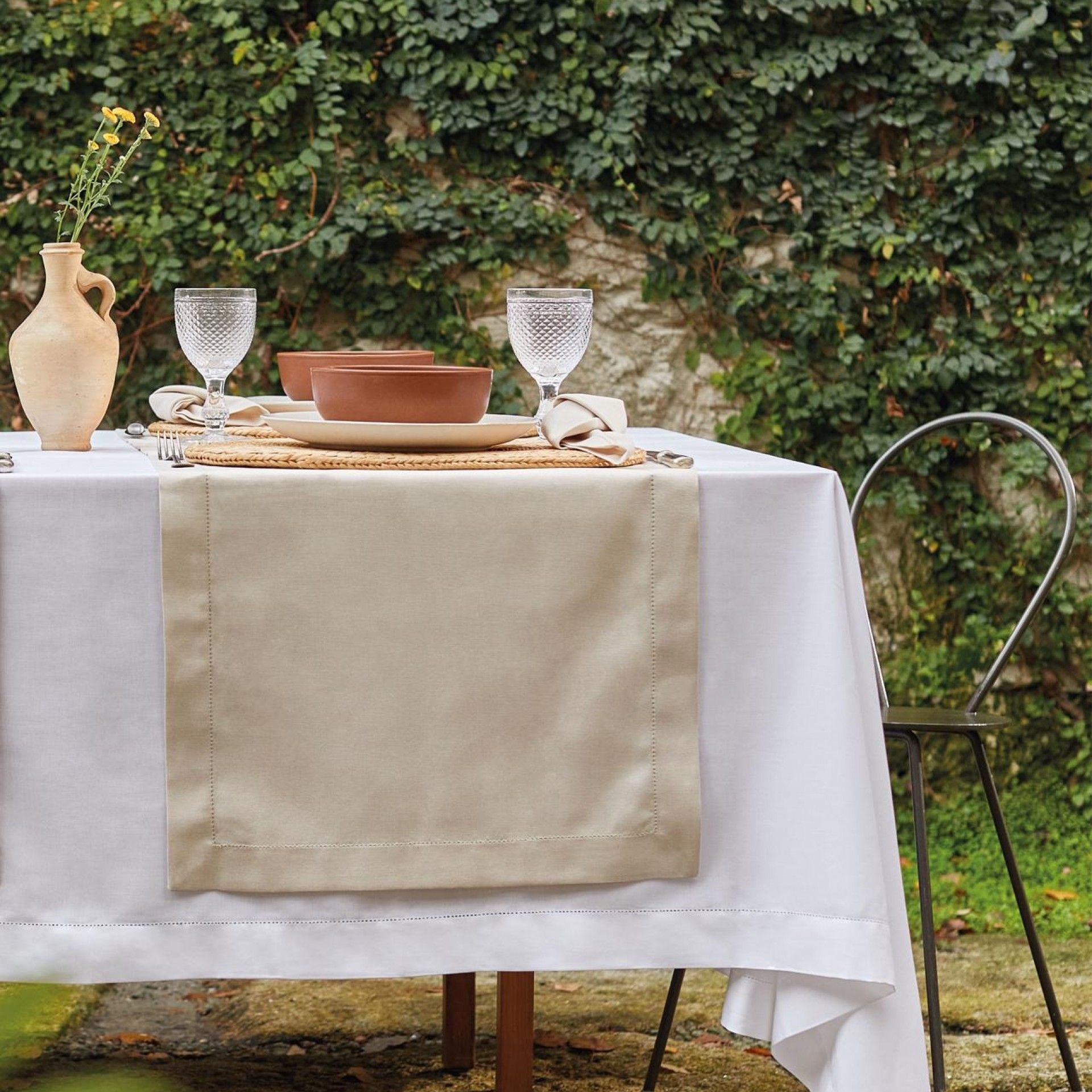 EMY – klasiskā galda tekstila kolekcija