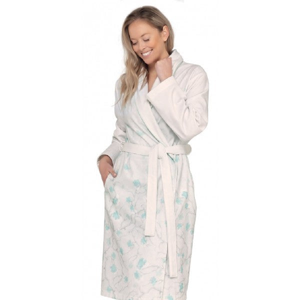 LEAVES & AQUA FLOWERS – коллекция банных халатов с принтом и комфортом махровой ткани.