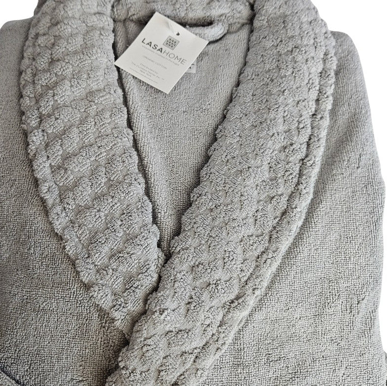 PICO – роскошные махровые банные халаты с декоративной текстурой.