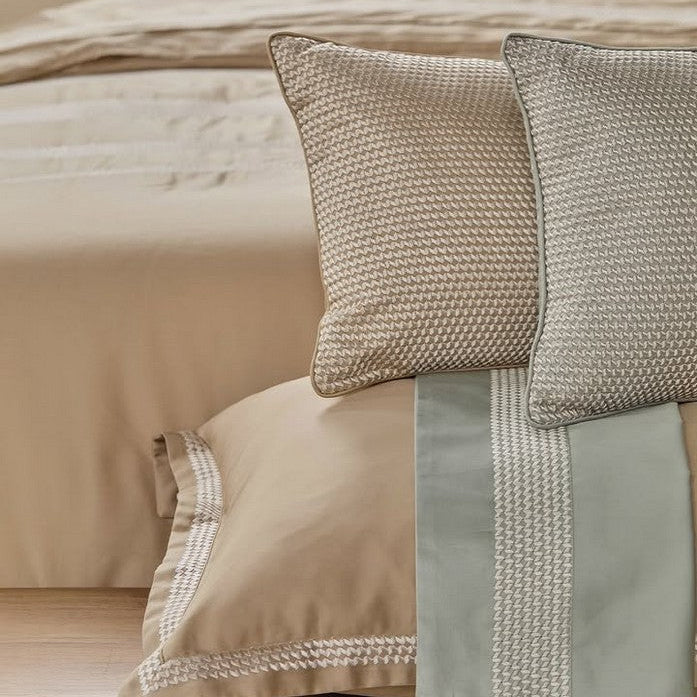 Gultas veļa ROSSIO-izšuvuma meistardarbs satīnā