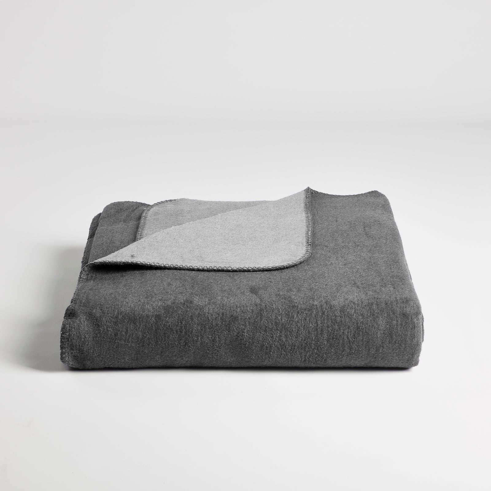 VELUDO – divpusējs pleds ar samtainu siltumu