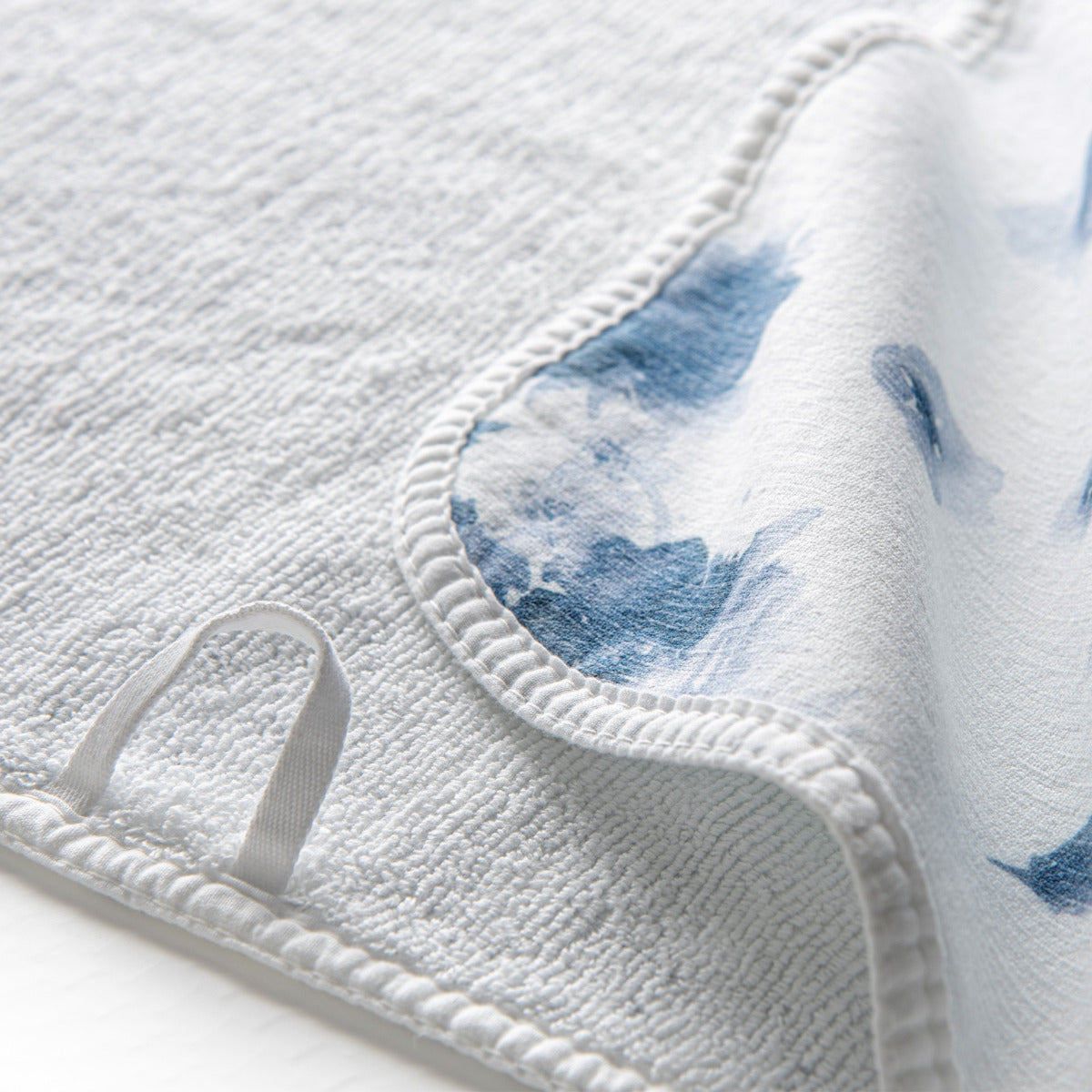 BELLA – terry towels with the elegance of blue flowers