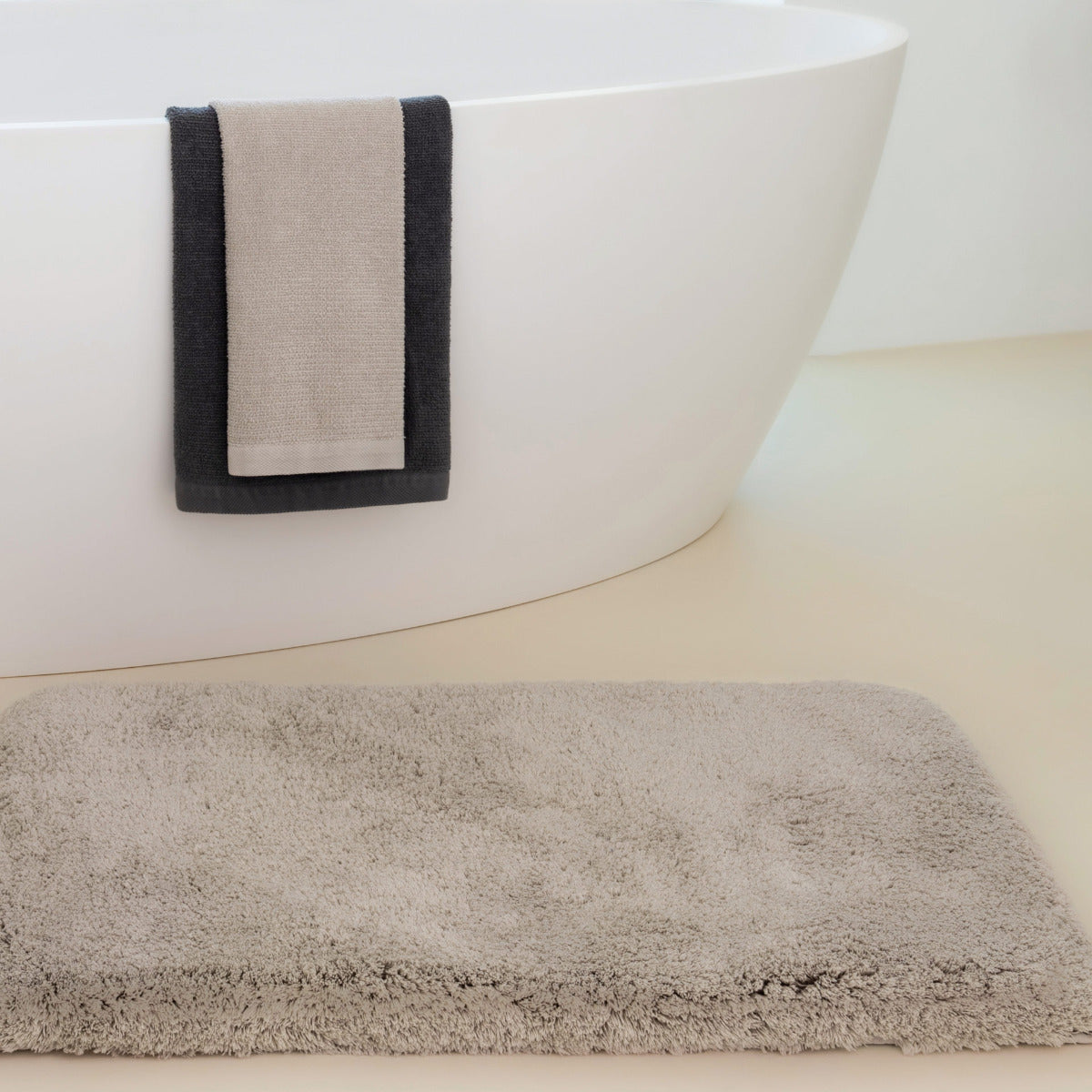 Vannas paklājs FEEL ar nonemamām "MEMORY" putām 50x80 BALTS