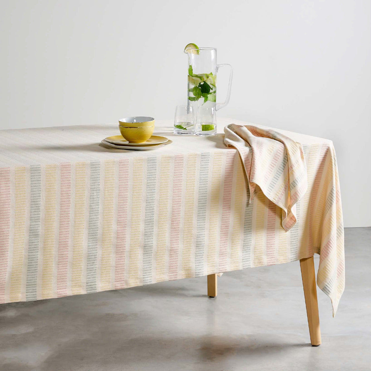 MOMENTO – svītrains galdauts ikdienas ritmam