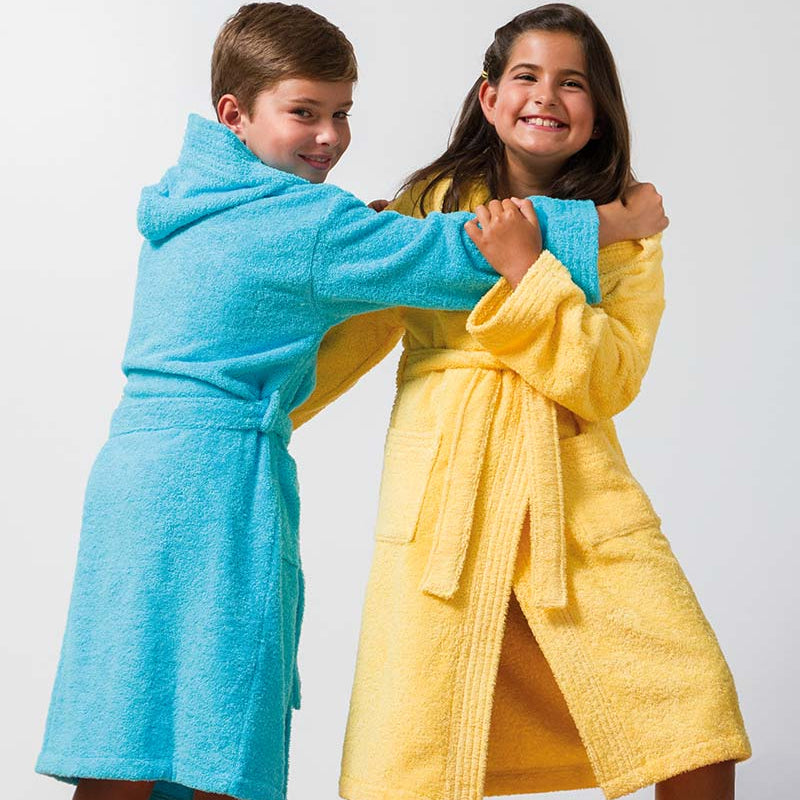 PURE – коллекция детских махровых халатов с капюшоном, обеспечивающих комфорт.