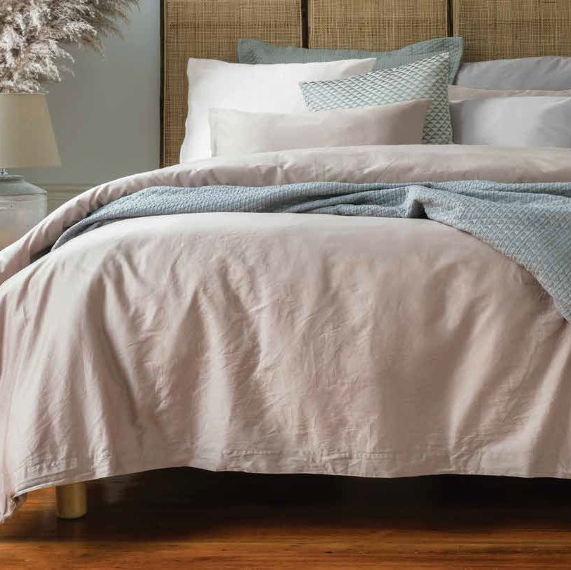 Gultas veļa SOHO - mīkstināts satīns ar minimalisma sajūtu