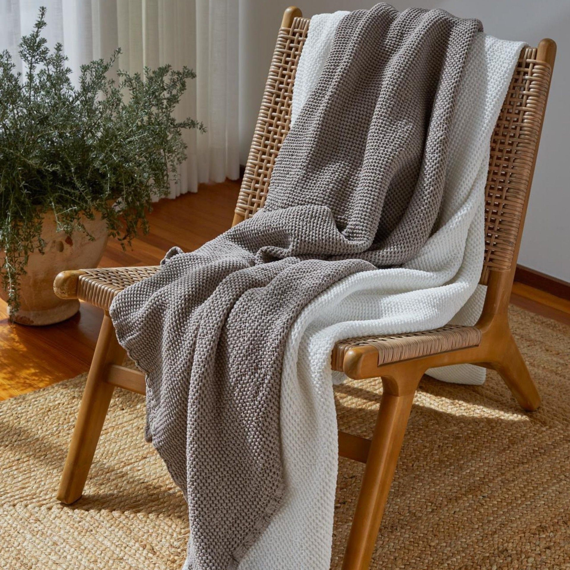 FARO – kokvilnas pleds ar vafeļ  tekstūras dziļumu