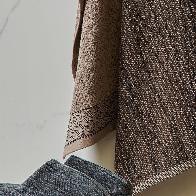 Frotē dvieļi OSAKA – brutāla estētika ar komforta kodu