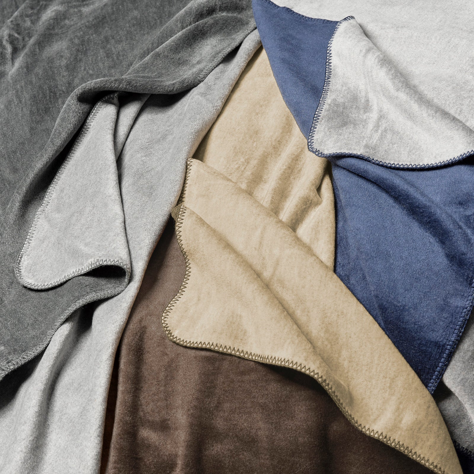 VELUDO – divpusējs pleds ar samtainu siltumu