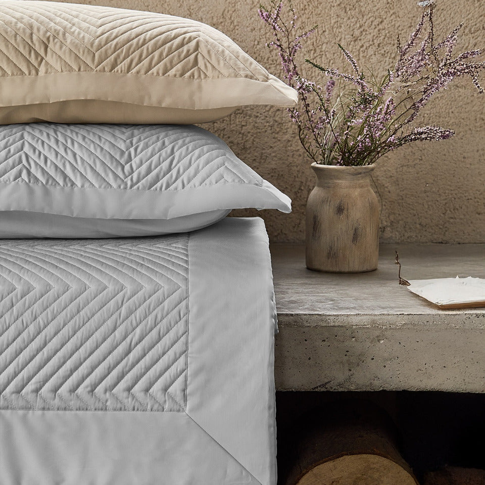 Gultas parklājs ELOISE 240x270 latte Satīns