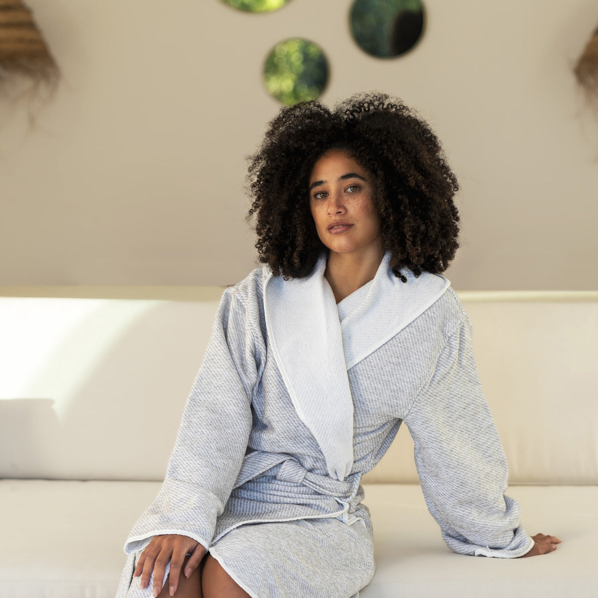 Halāts ar kapuci NEW YORK M izmērs MAGNETIC GREY