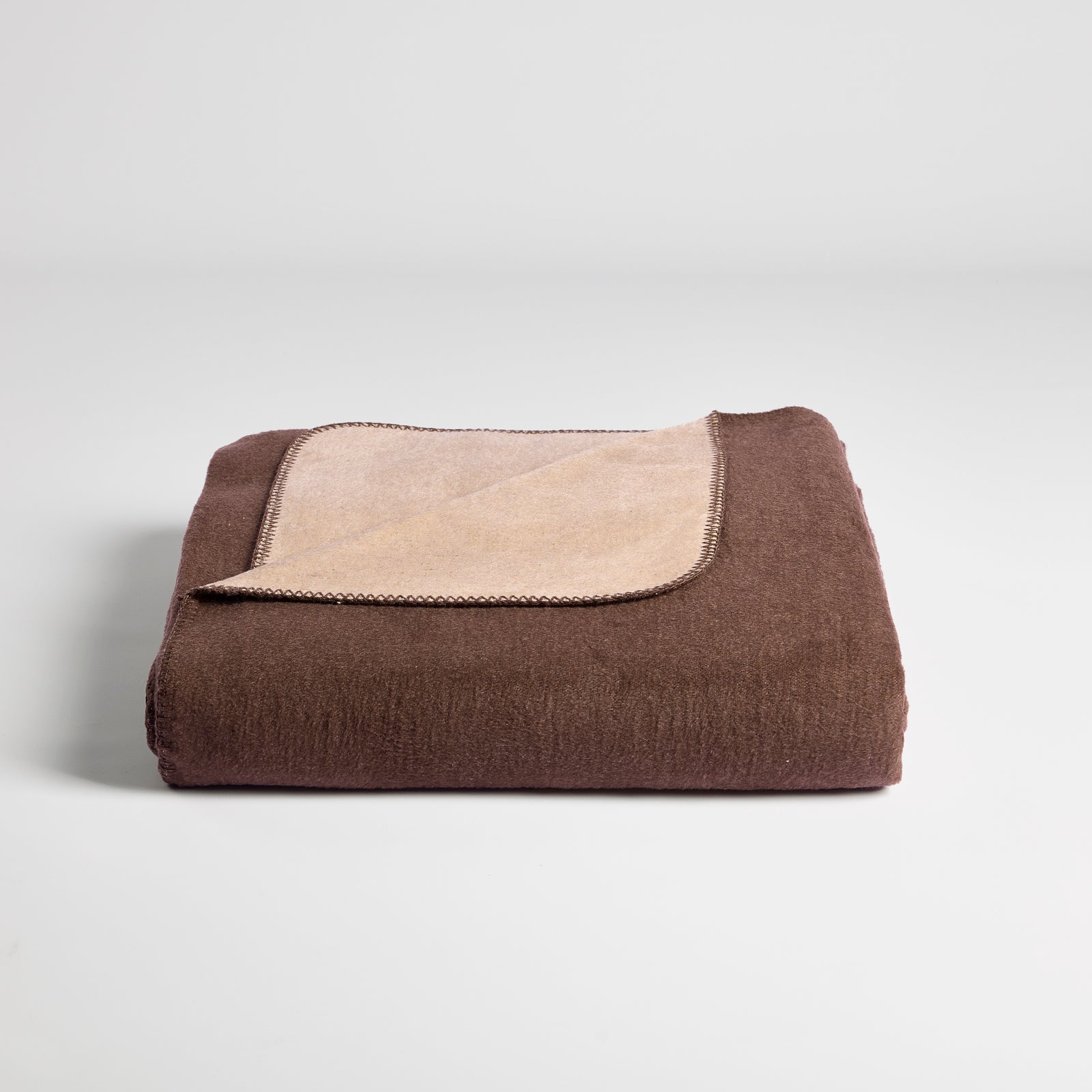 VELUDO – divpusējs pleds ar samtainu siltumu