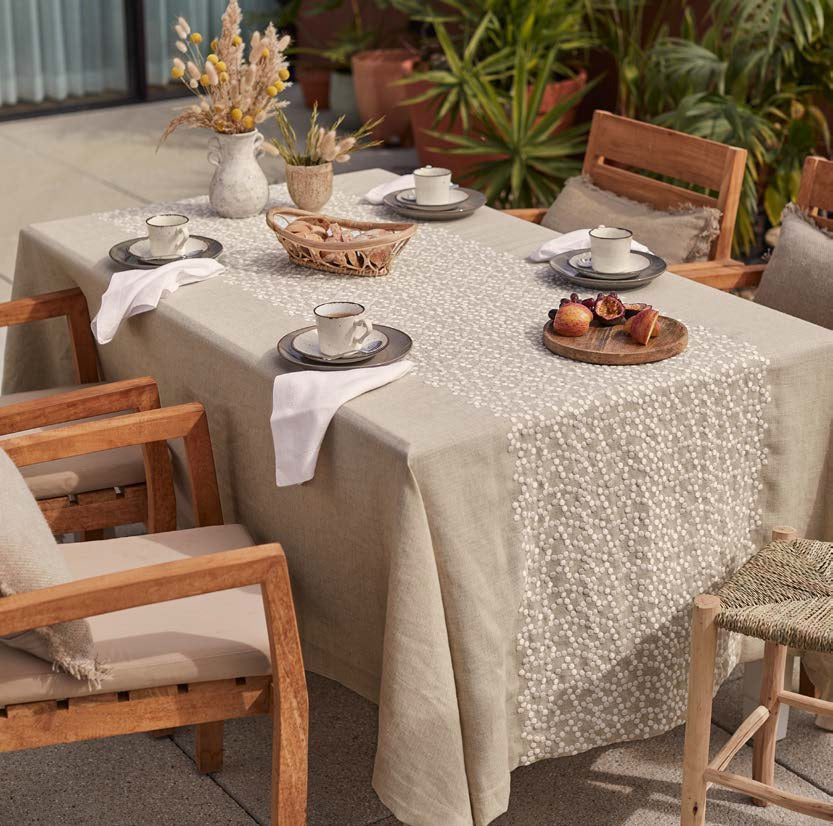 Скатерть VIVACE 170x170 linen с вышивкой pearl 60% полиэстер 40% лен